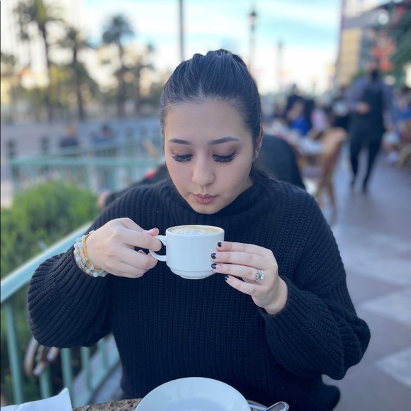 Meet your Posher, Ansley - Picture 2 of 3